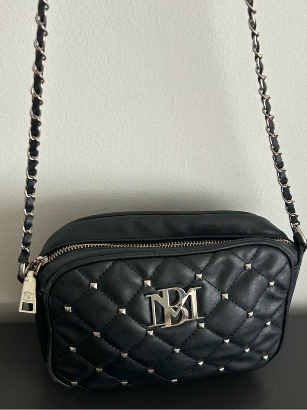 B. Makowsky Black Leather Crossbody Shoulder Bag Silver Hardware chain Strap - Picture 6 of 13